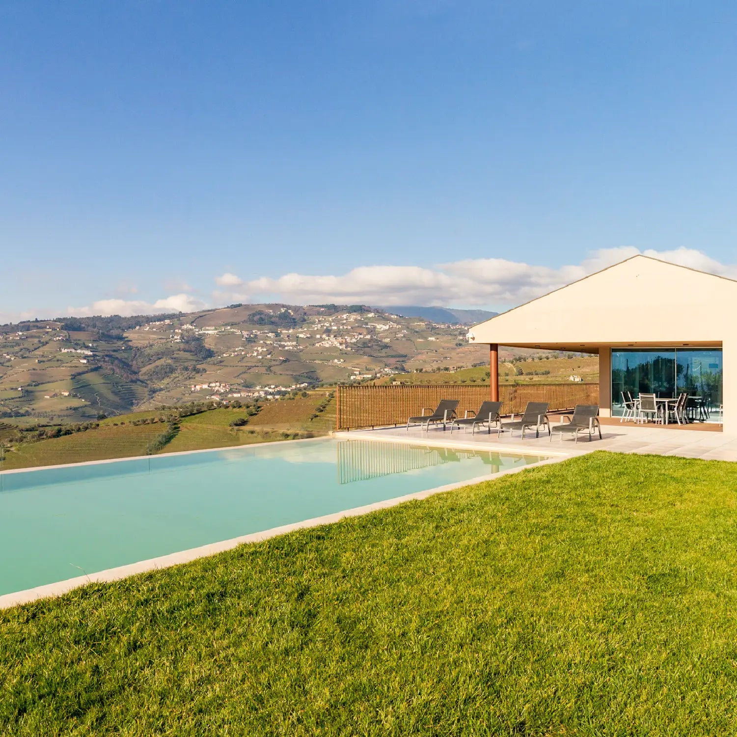 Infinity Pool no Alojamento Local em Lobrigos, Douro, gerido pela Host Wise