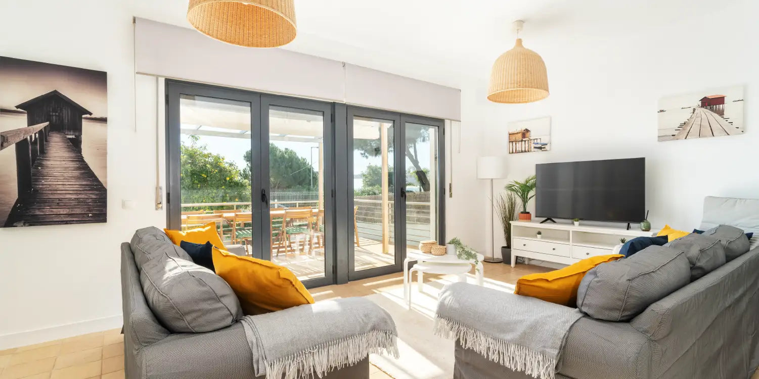 Sala de um Alojamento Local em Olhos de Água, Algarve, gerido pela Host Wise