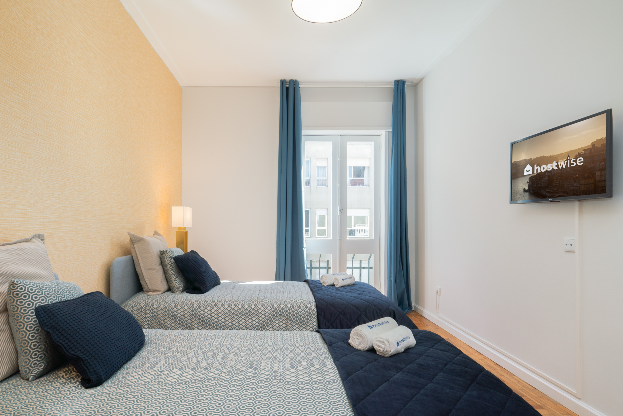 Stylish Comfortable Apartment w/ Balcony