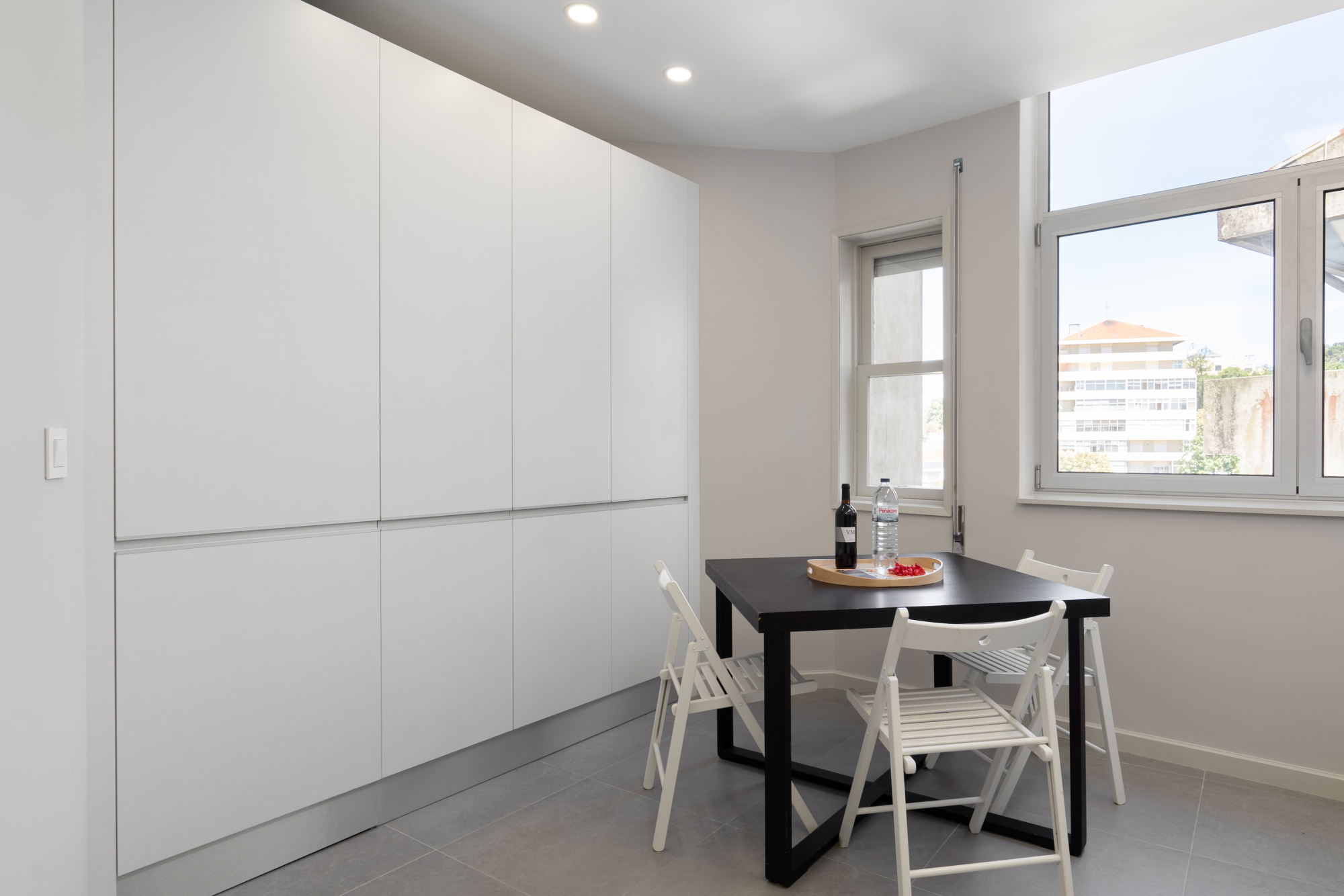 Apartamento Moderno Deluxe com Varanda por Host Wise