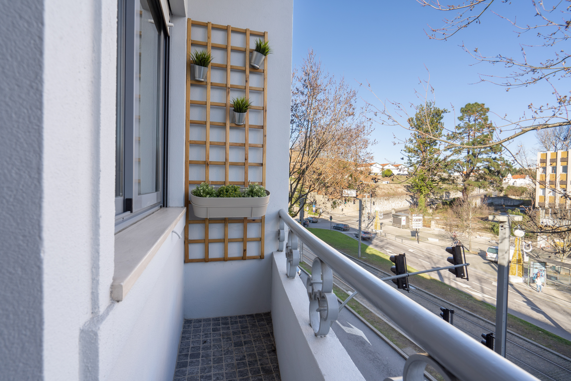 Gaya Avenue 202 - Contemporary Bright w/ Balcony
