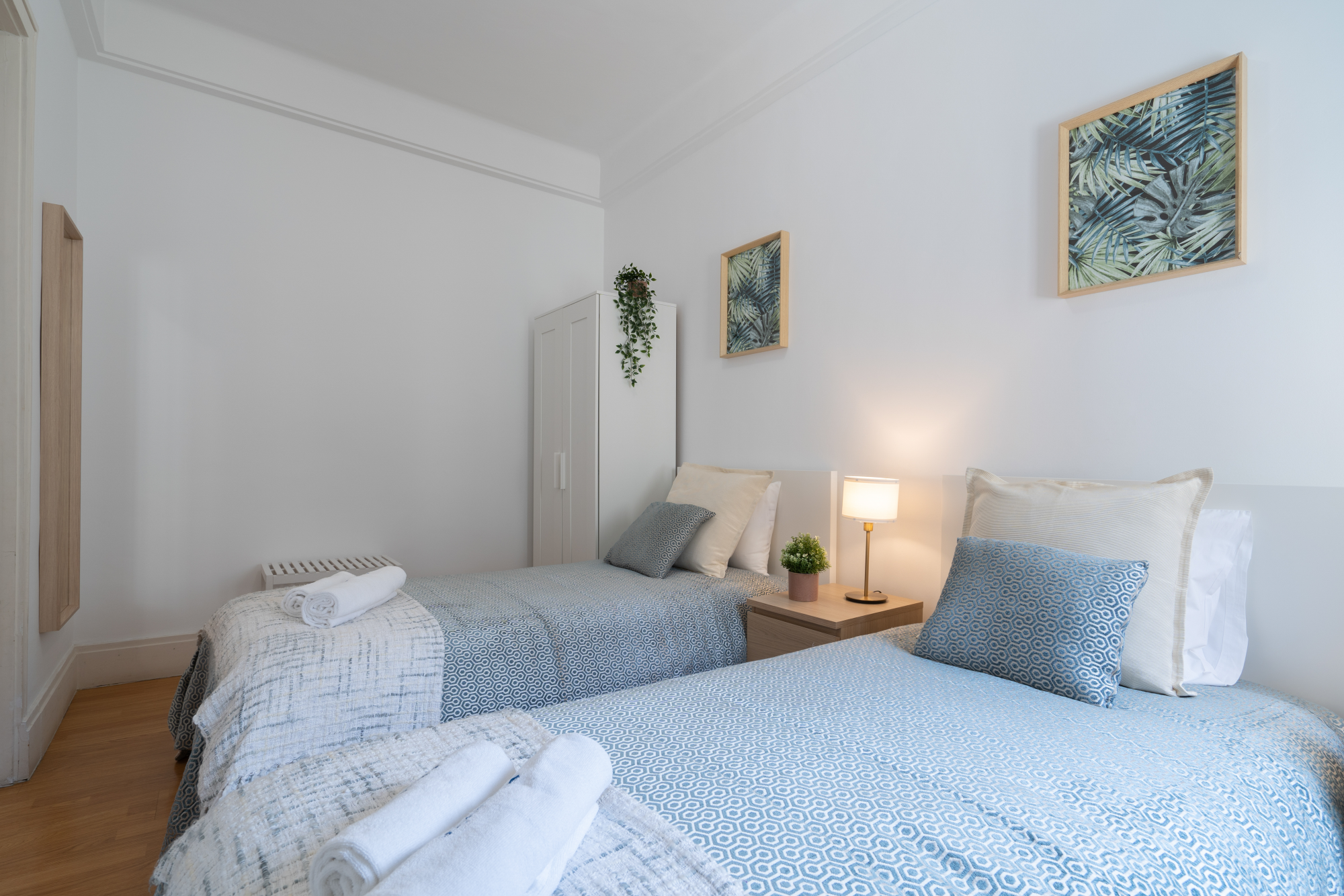 Apartamento Espaçoso e Repousante com Varanda 