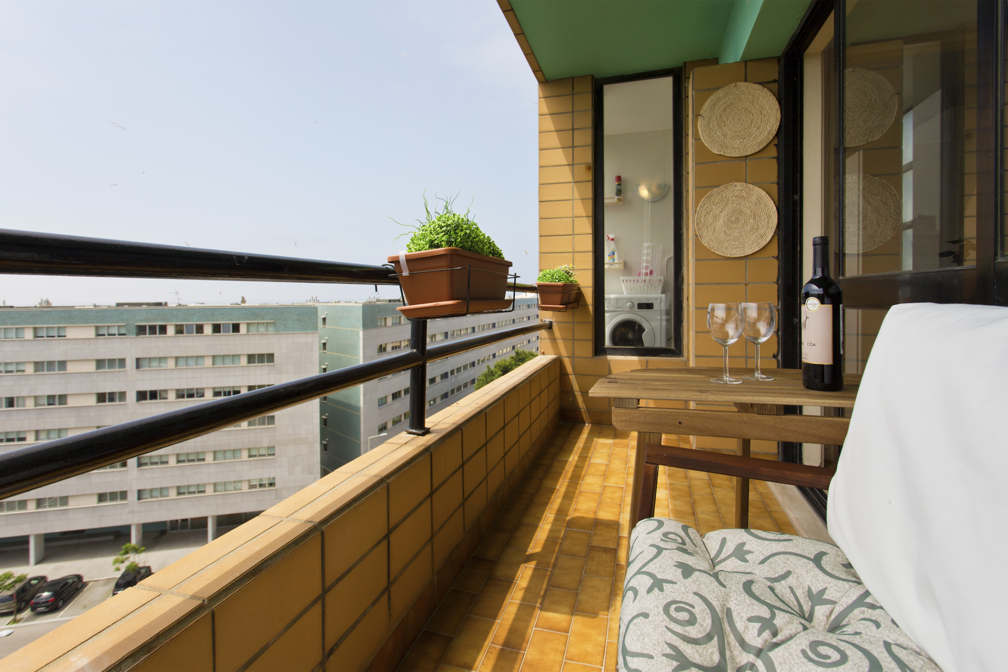 Incrível apartamento confortável com varanda por Host Wise 