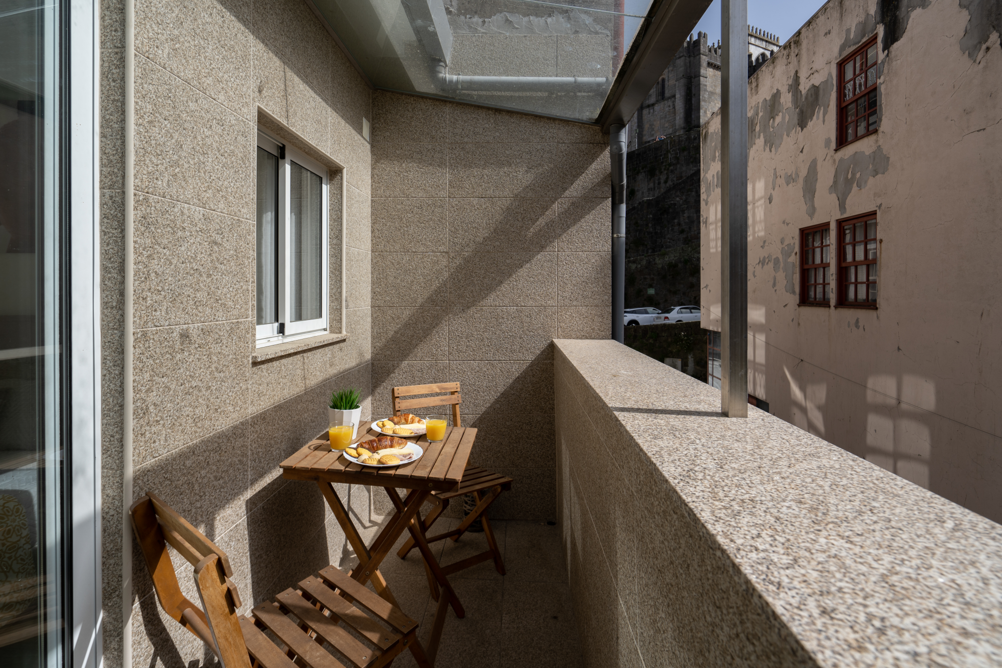 Spacious Noble Apartment w/ Balcony | Ribeira