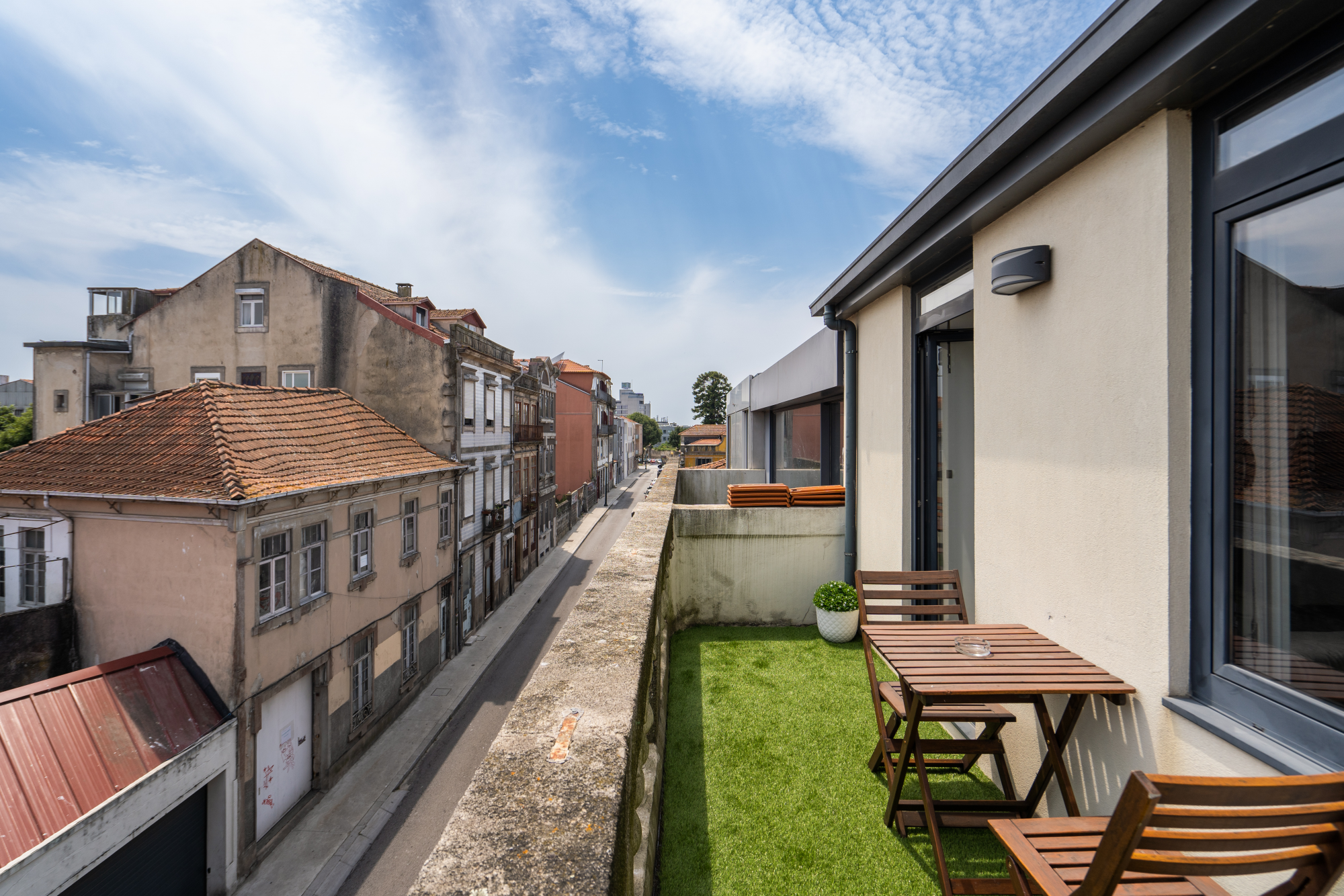 Impressionante Casa c/ Varanda | localização privilegiada 