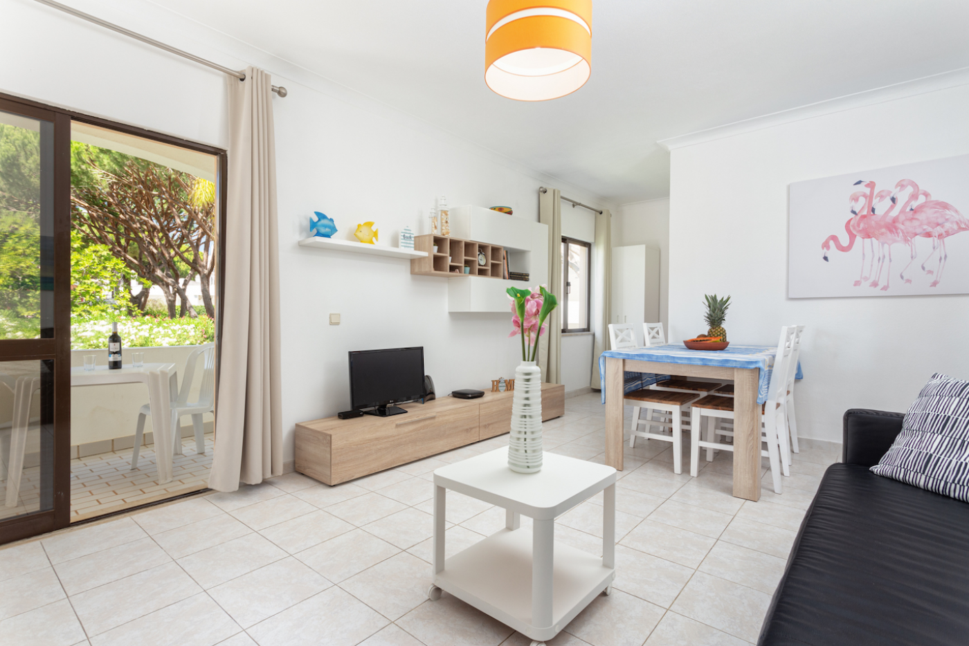 Fresh Sunny Flat com piscina e terraço por Host Wise 