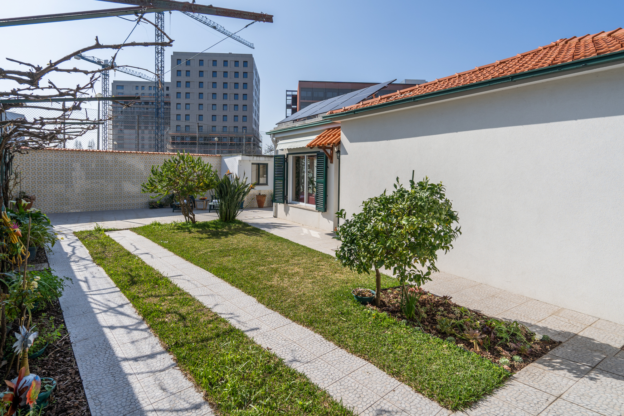 Linda Casa Moderna c/ Estacionamento Gratuito | polo universitário 