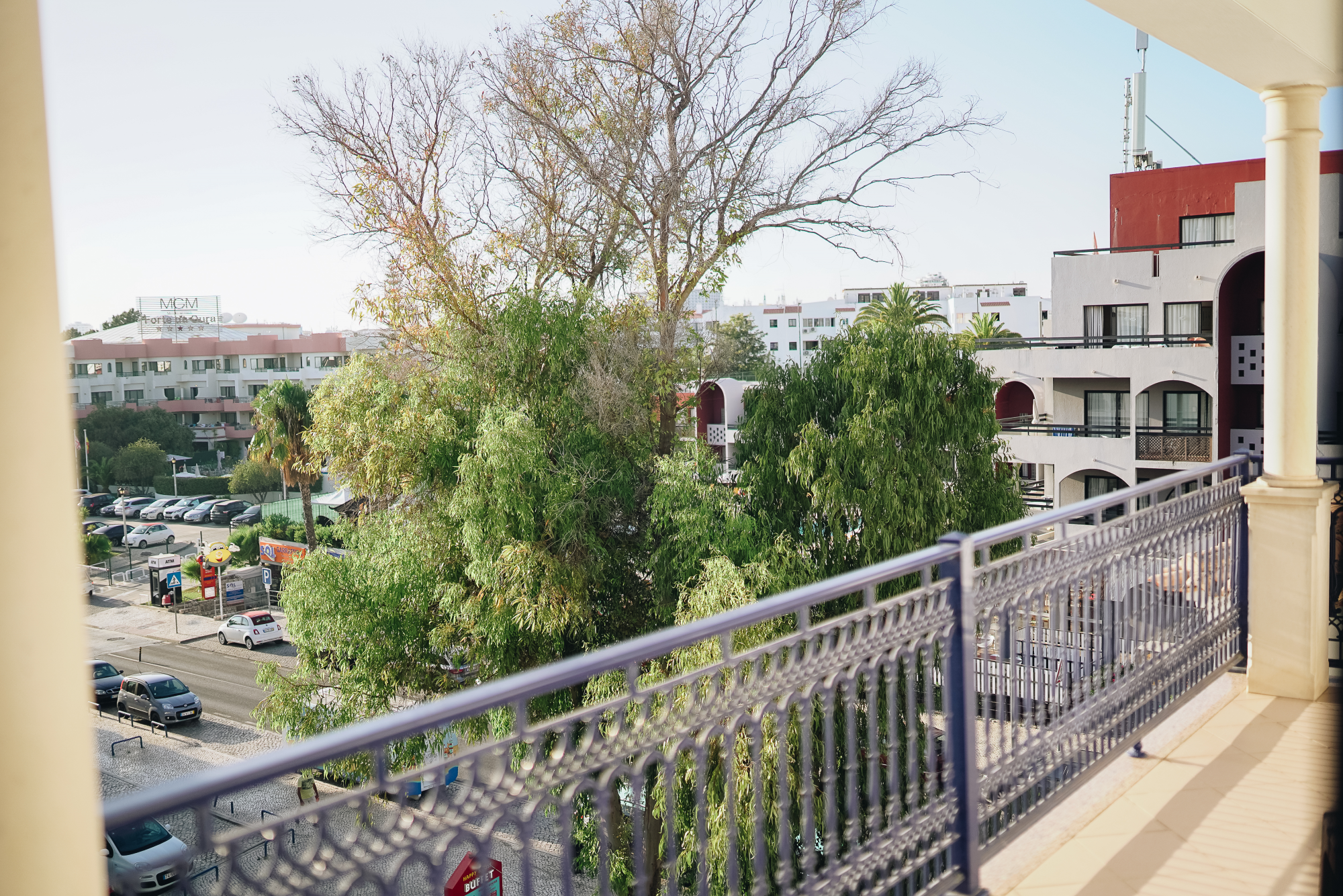 Bright Lovely Flat w/ Pool & Balcony